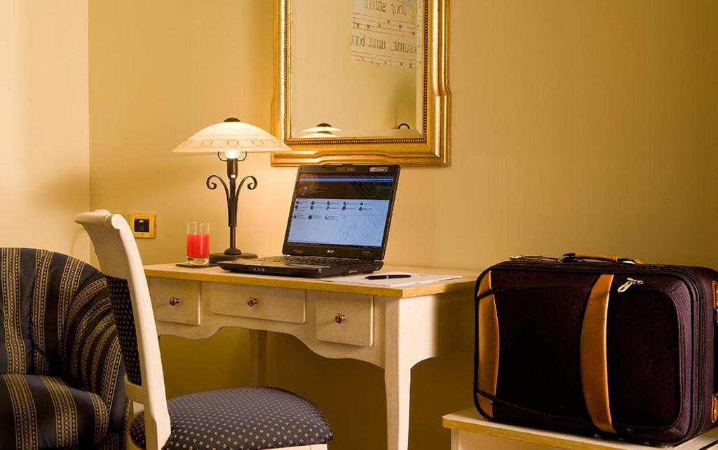 Relais Madonna Di Campagna Hotel Bastia Umbra Room photo